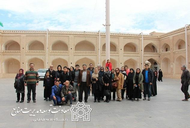 سفر سیاحتی کارکنان دانشگاه به مقصد زواره
