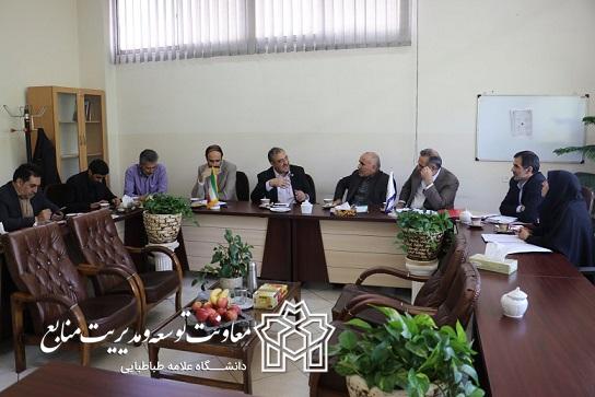 جلسه مشترک هیات رییسه دانشکده ادبیات با دکتر ویژه معاون توسعه و مدیریت منابع دانشگاه