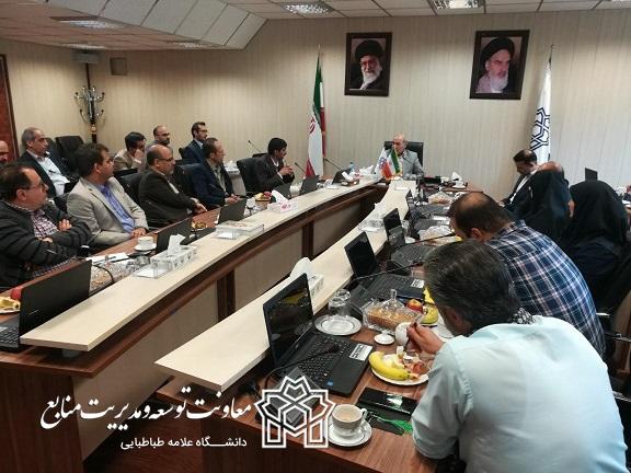 اولین جلسه معاون توسعه و مدیریت منابع با مدیران و روسای ادارات 
